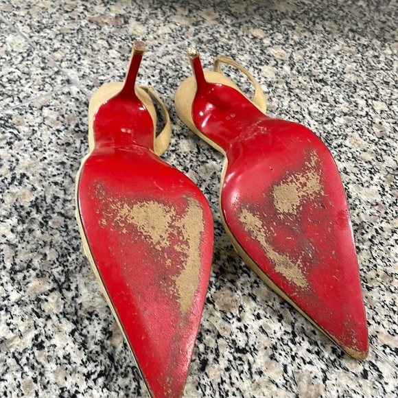 Need a little live but adorable simple yet classy short heels. - Picture 1 of 4